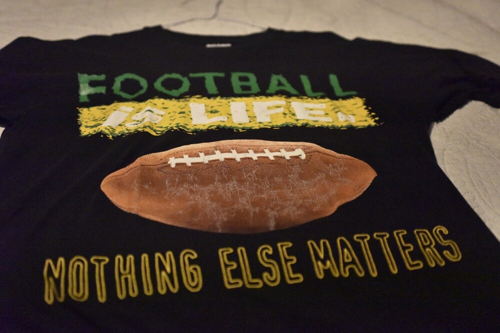Football is life t shirt XL 136